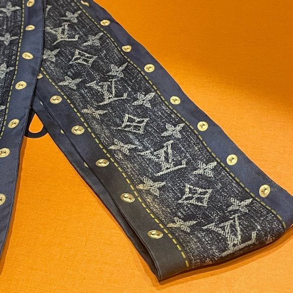 💯% Authentic LOUIS VUITTON
Silk Monogram Denim Bandeau Blue✨ - Picture 8 of 13